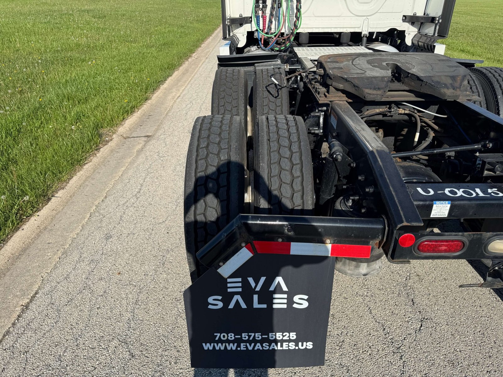 
								2023 Freightliner Cascadia full									