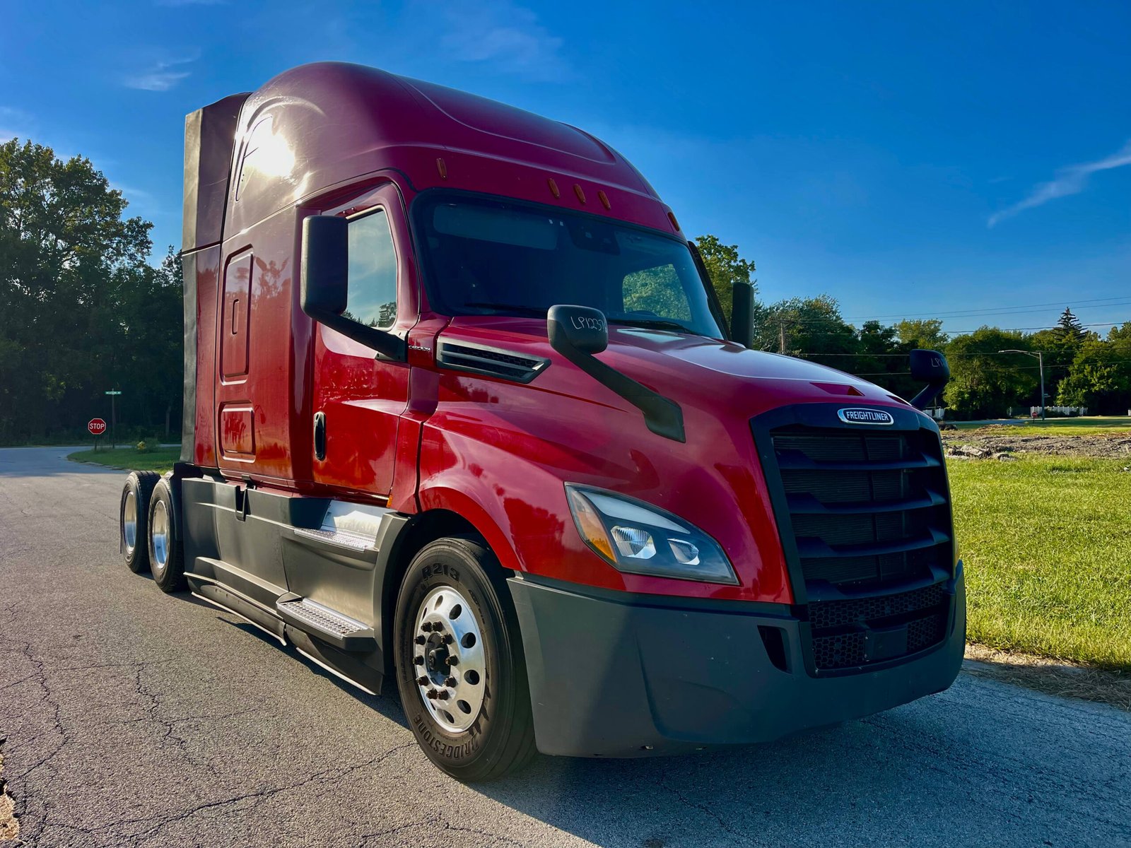 
								2021 Freightliner Cascadia full									