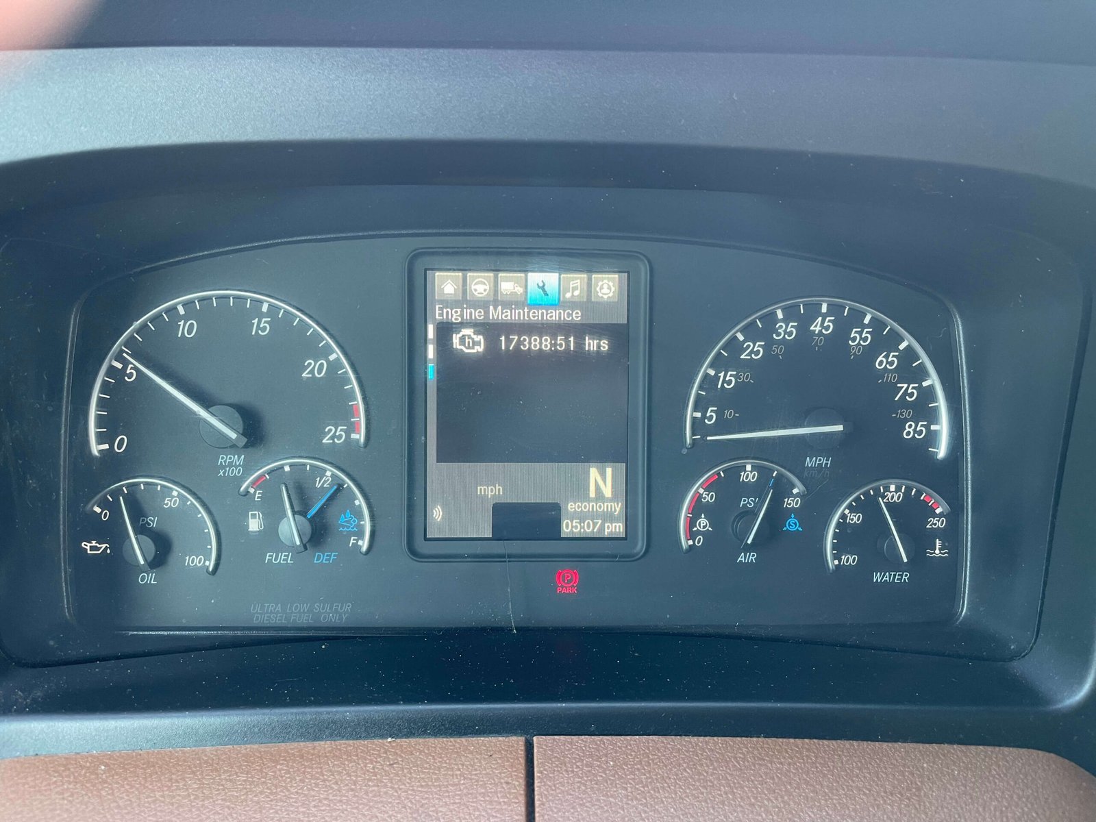 
								2021 Freightliner Cascadia full									