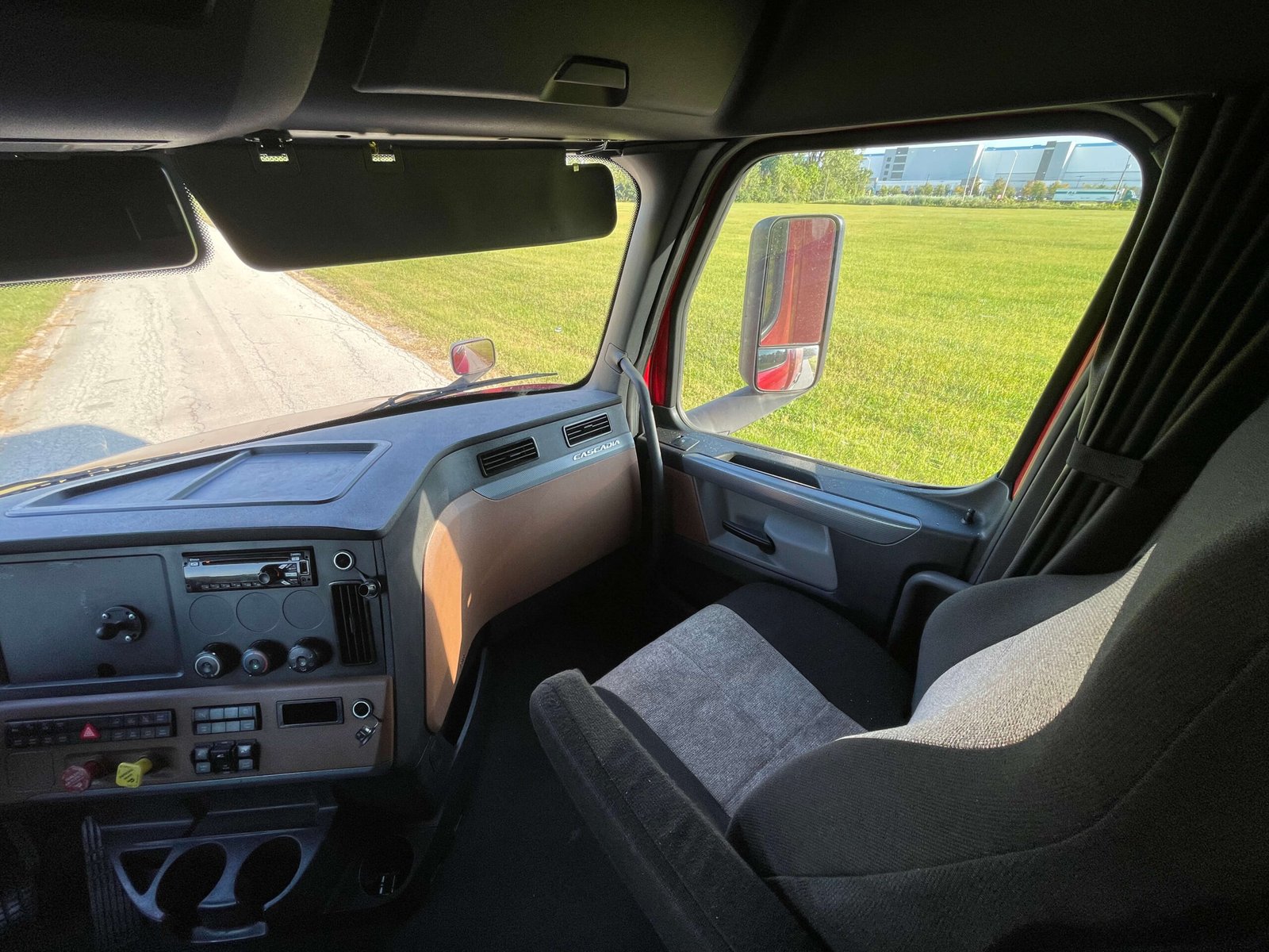 
								2021 Freightliner Cascadia full									