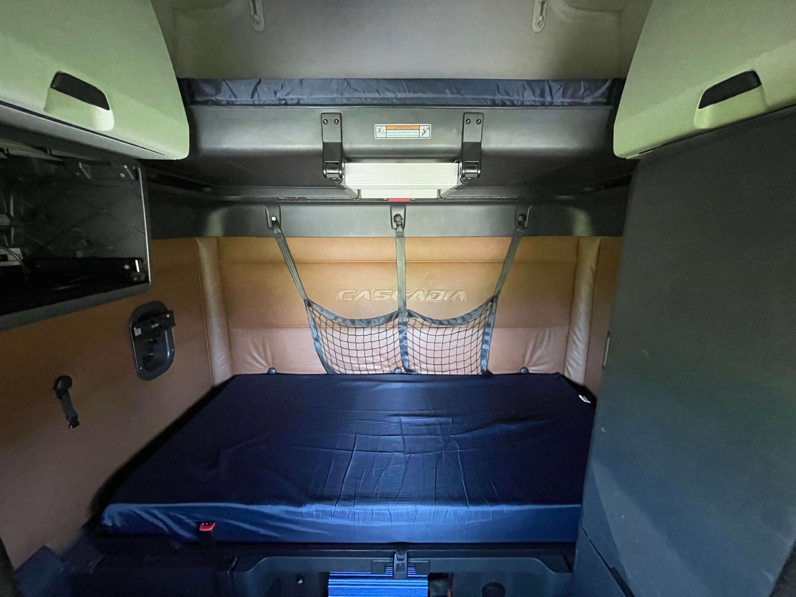 
								2021 Freightliner Cascadia full									