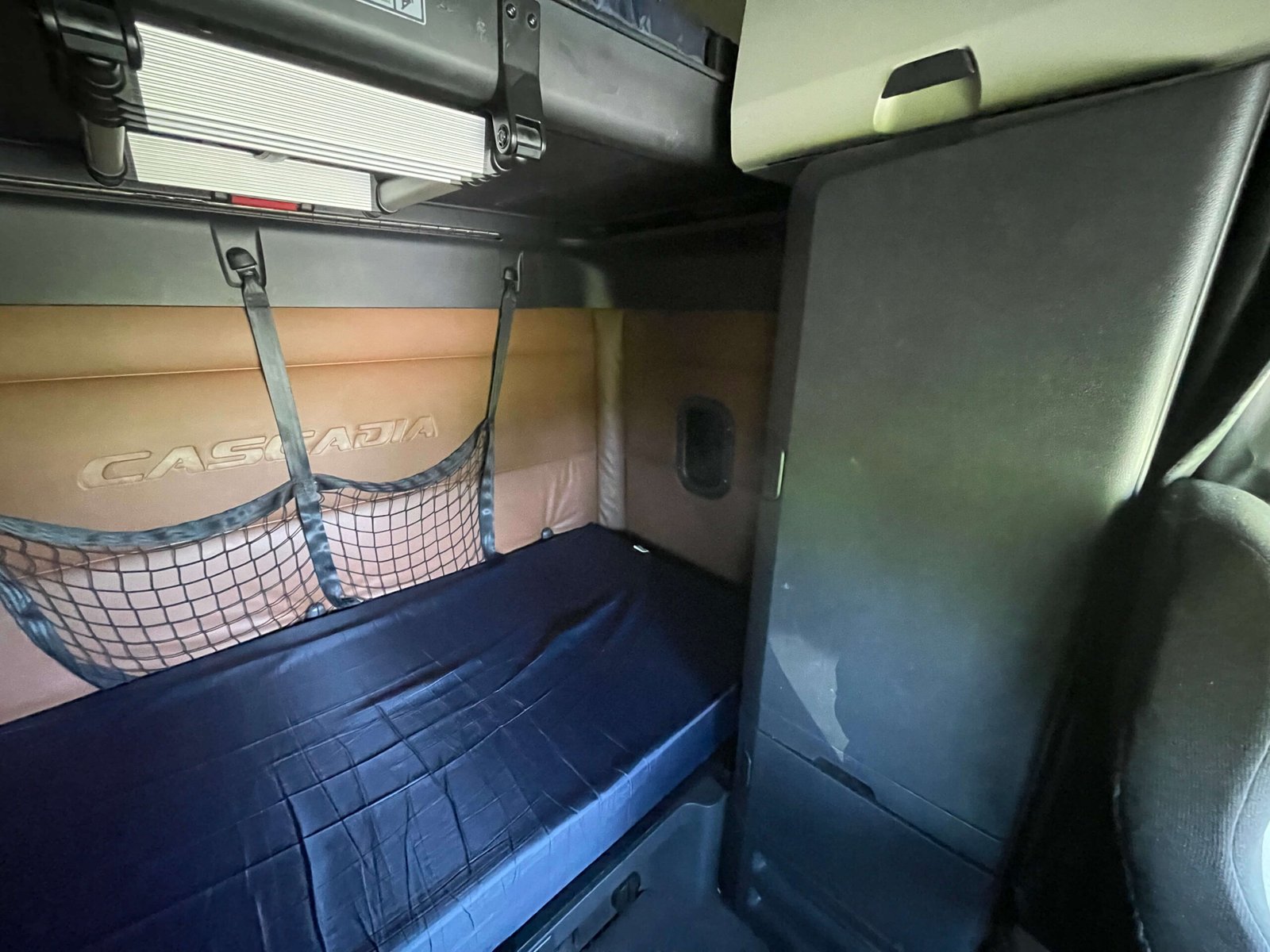 
								2021 Freightliner Cascadia full									