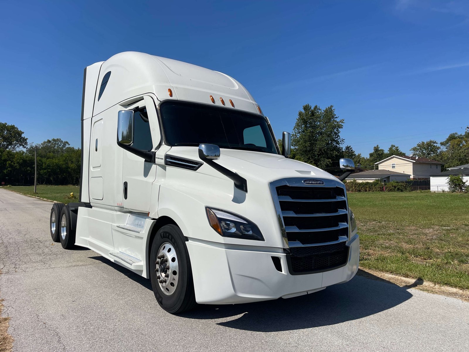 
								2022 Freightliner Cascadia full									