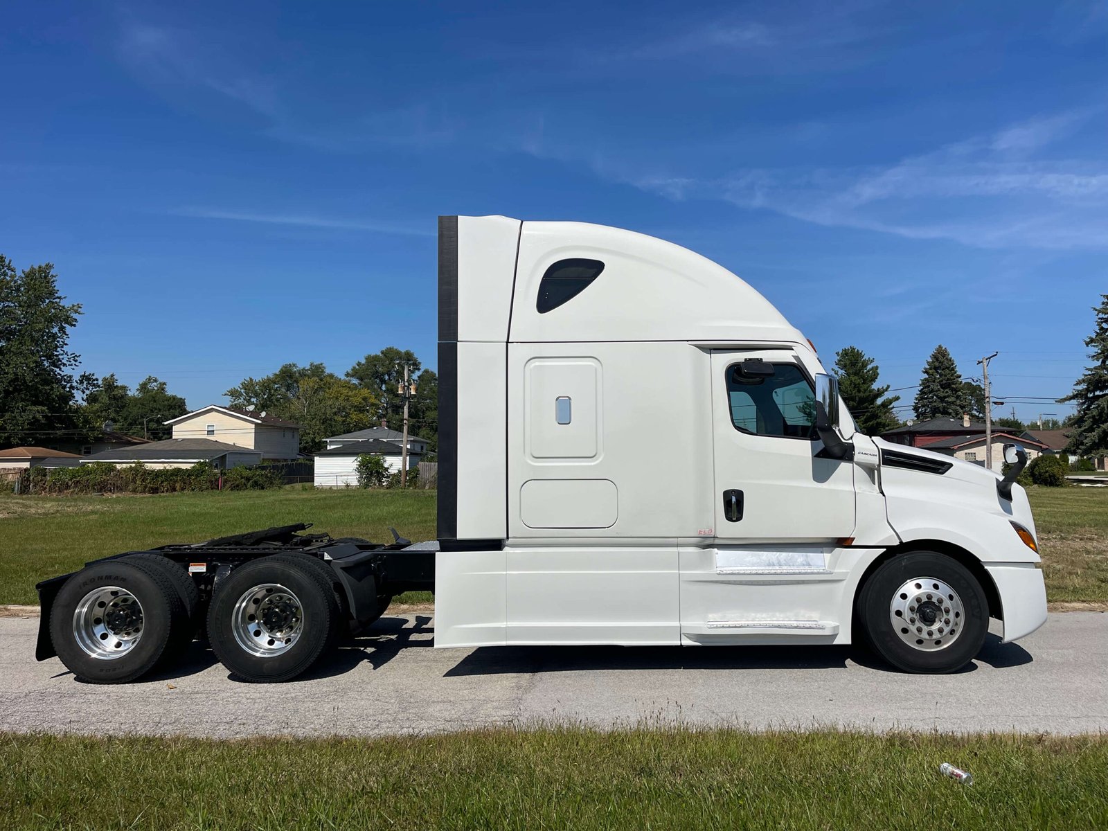 
								2022 Freightliner Cascadia full									