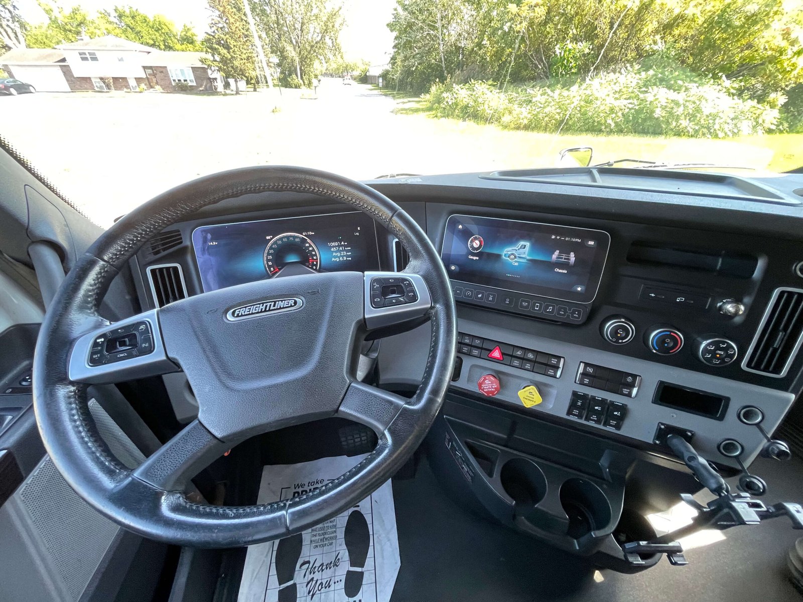 
								2022 Freightliner Cascadia full									