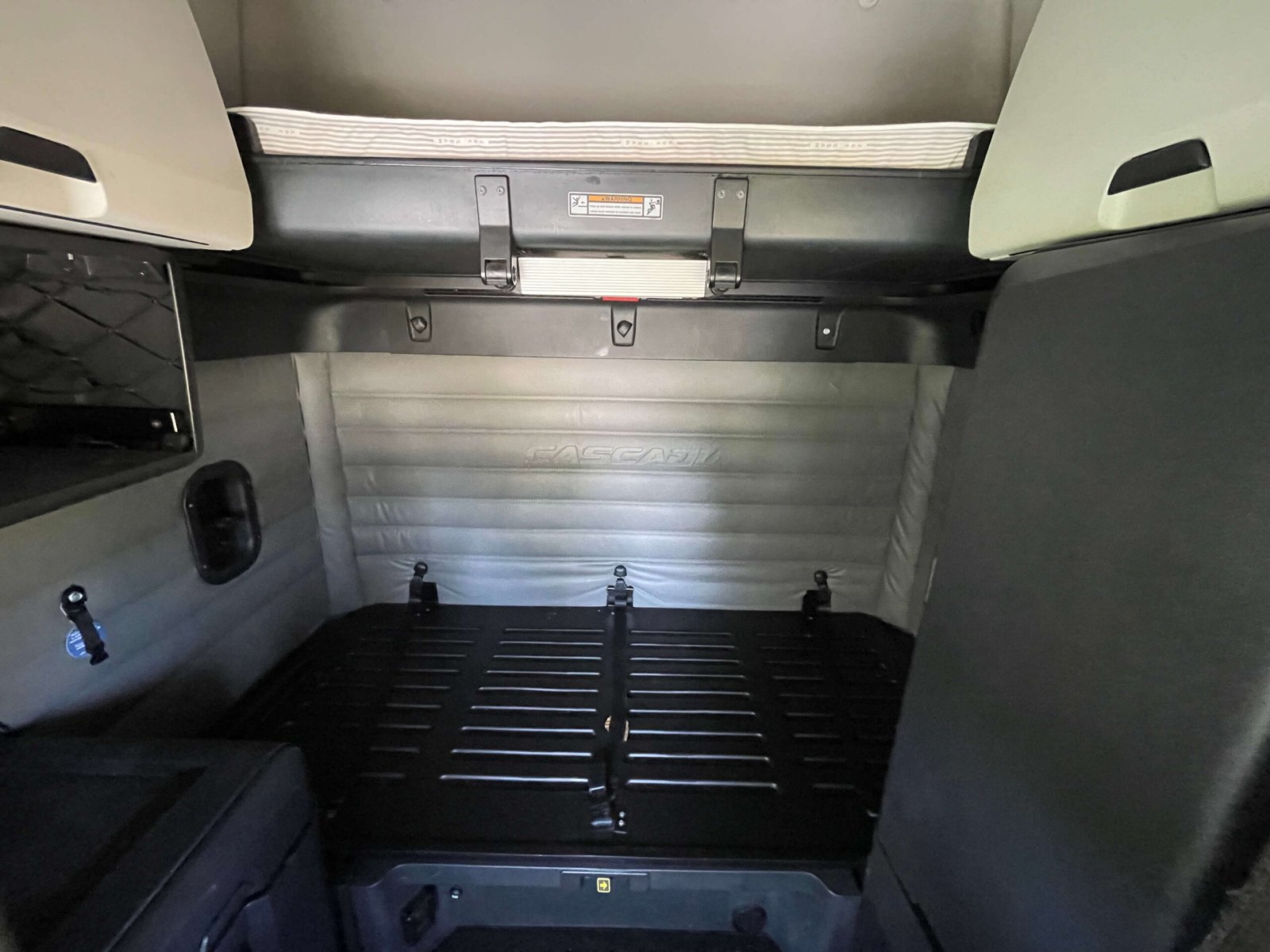 
								2022 Freightliner Cascadia full									