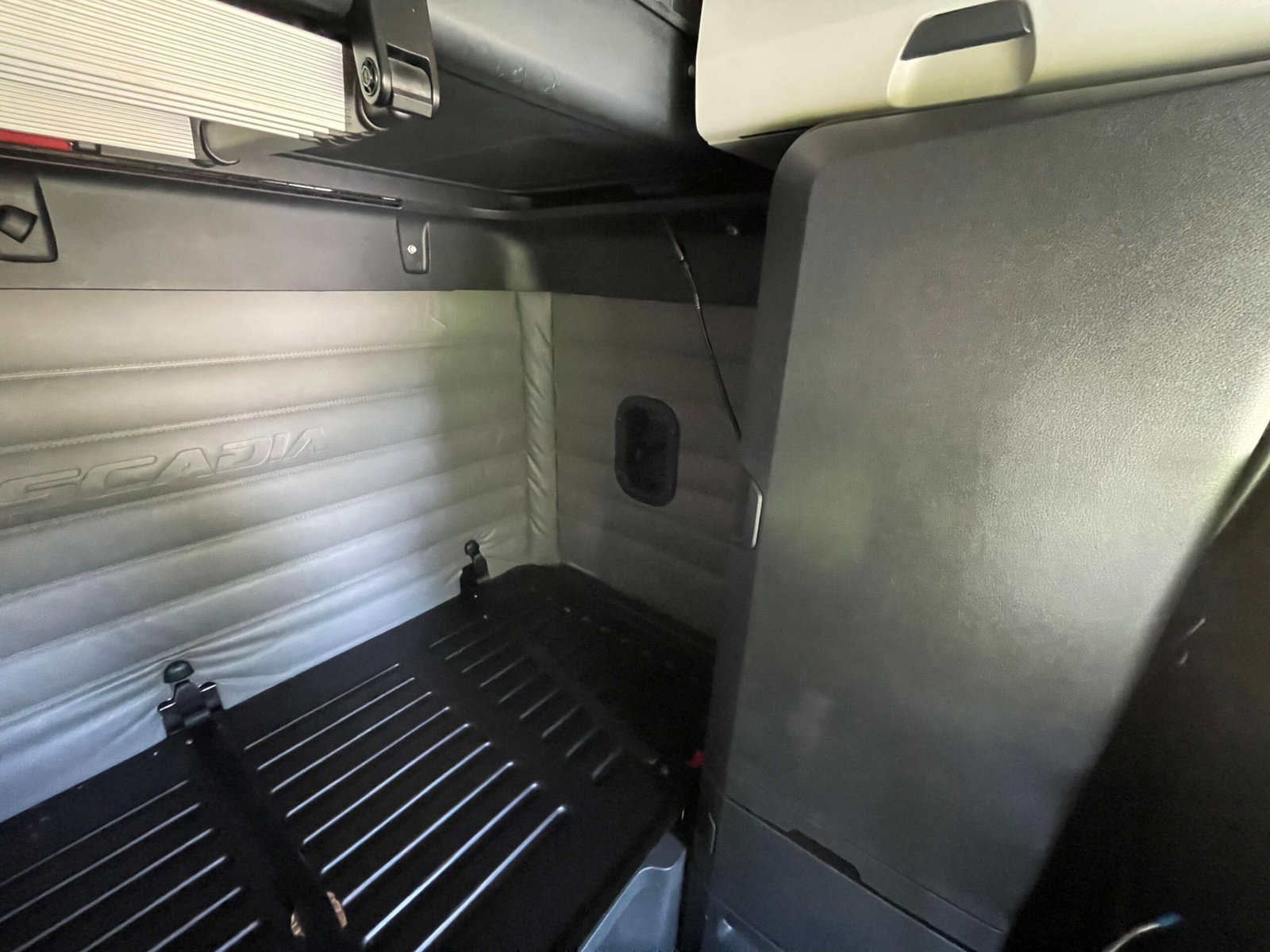 
								2022 Freightliner Cascadia full									