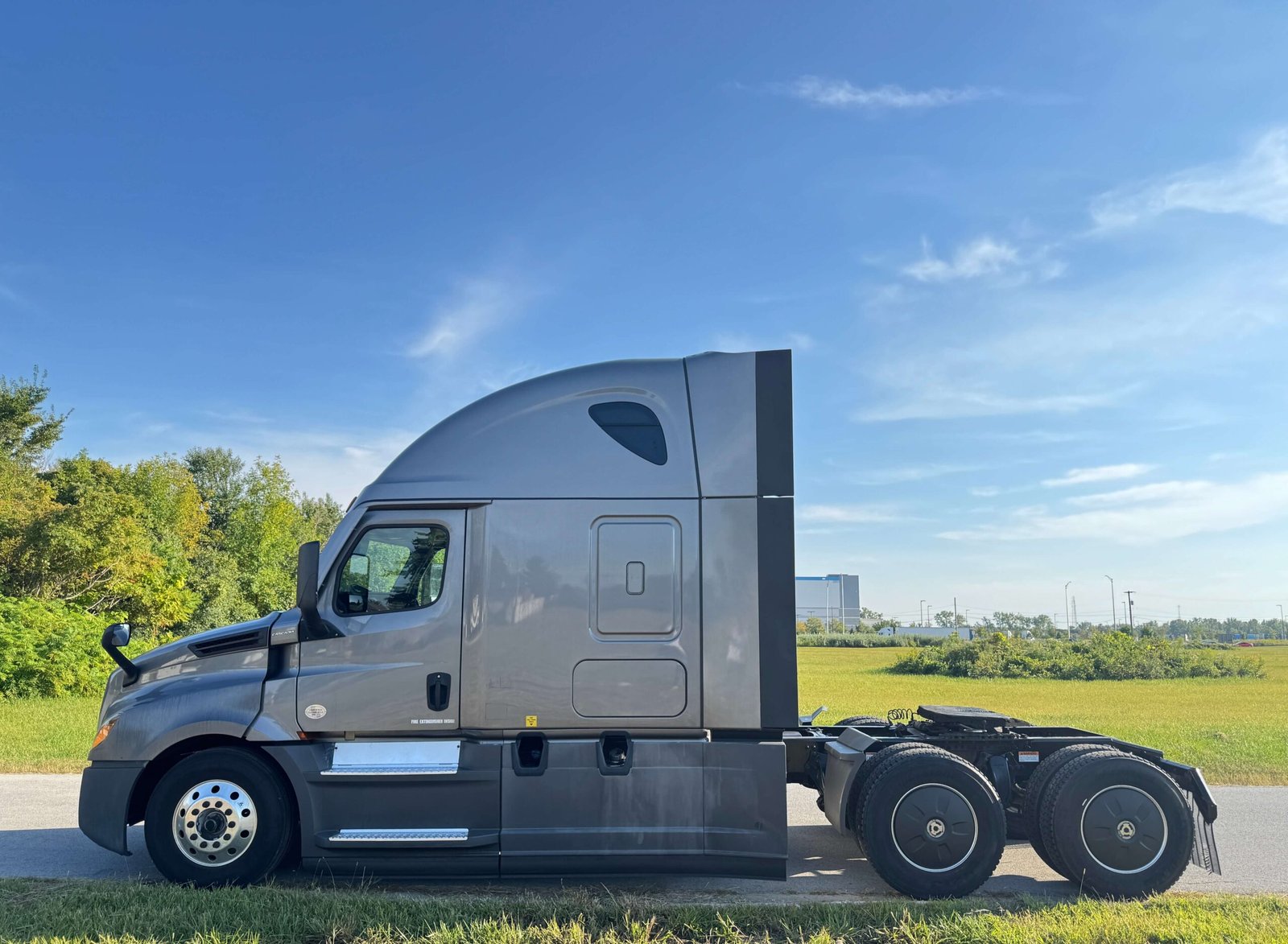 
								2021 Freightliner Cascadia full									
