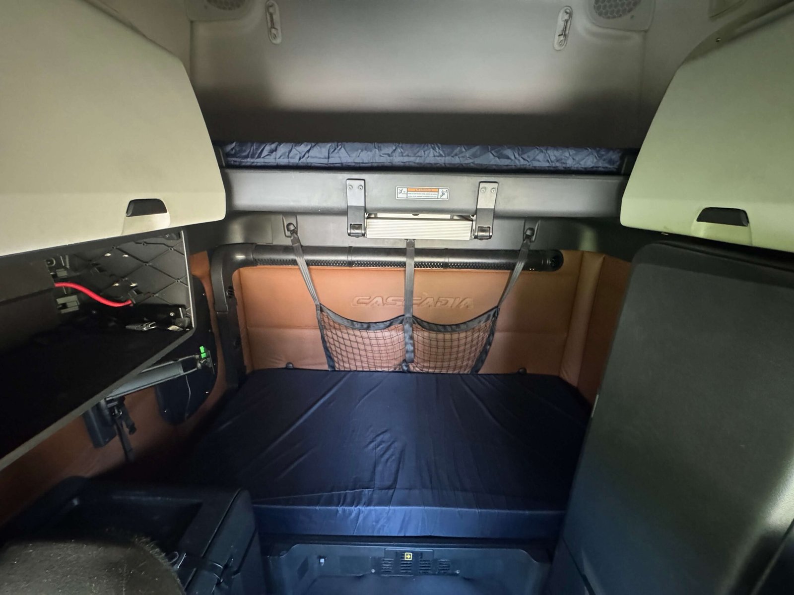 
								2021 Freightliner Cascadia full									