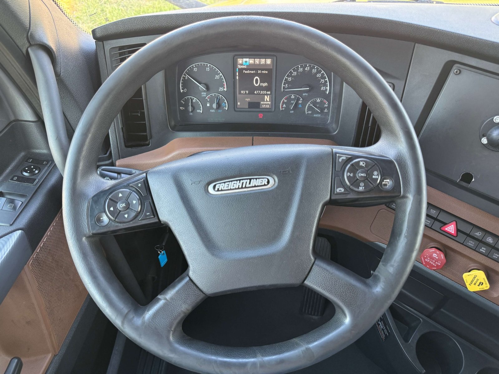 
								2021 Freightliner Cascadia full									