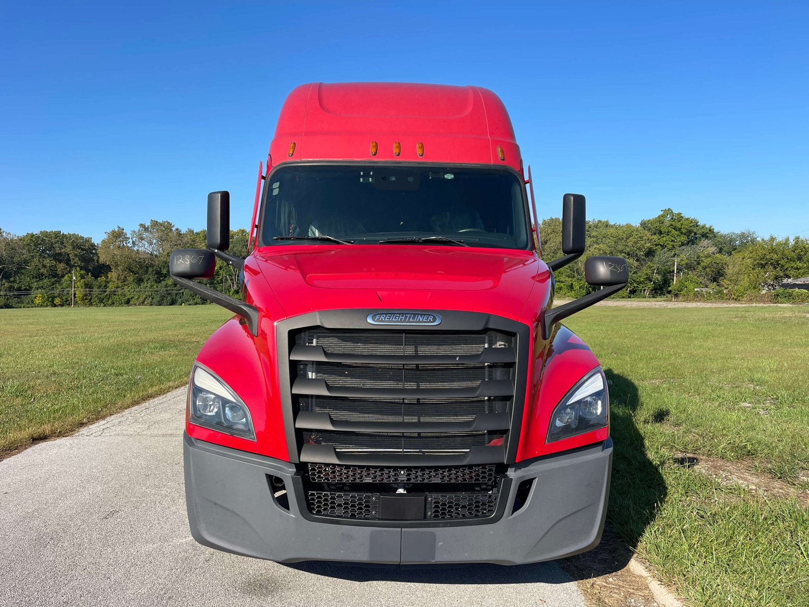 
								2021 Freightliner Cascadia 126 full									