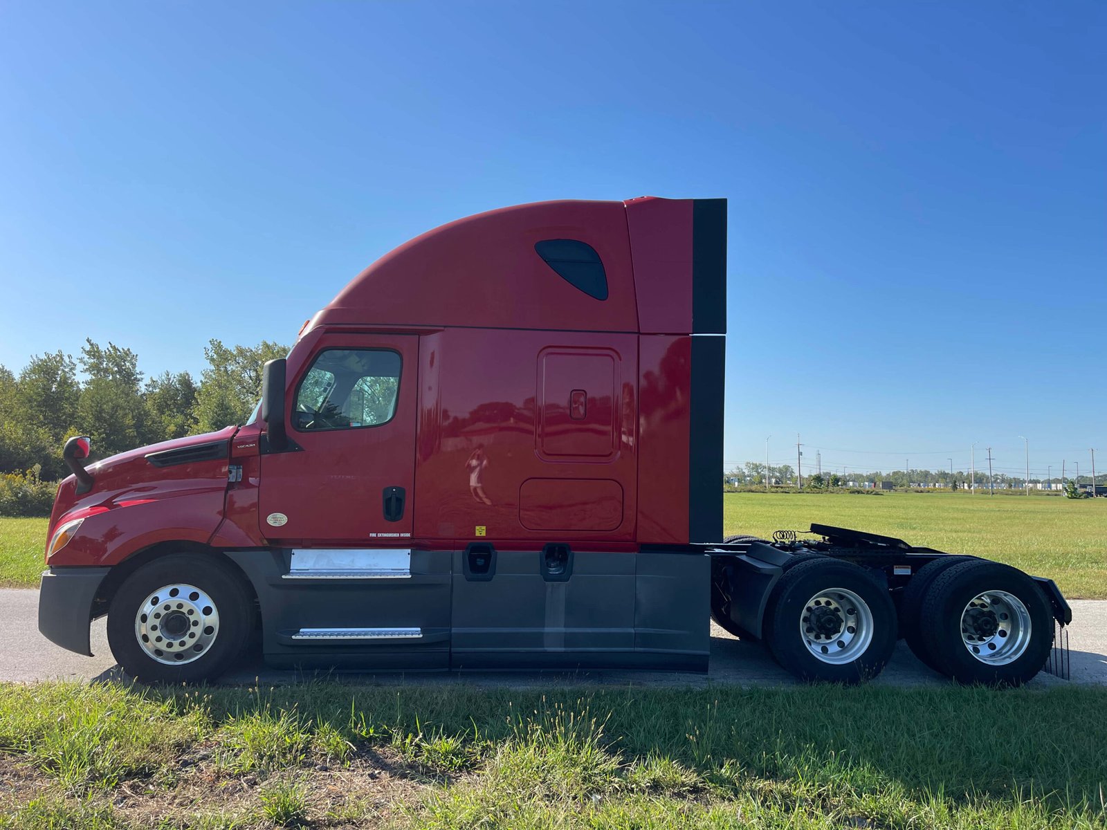 
								2021 Freightliner Cascadia 126 full									