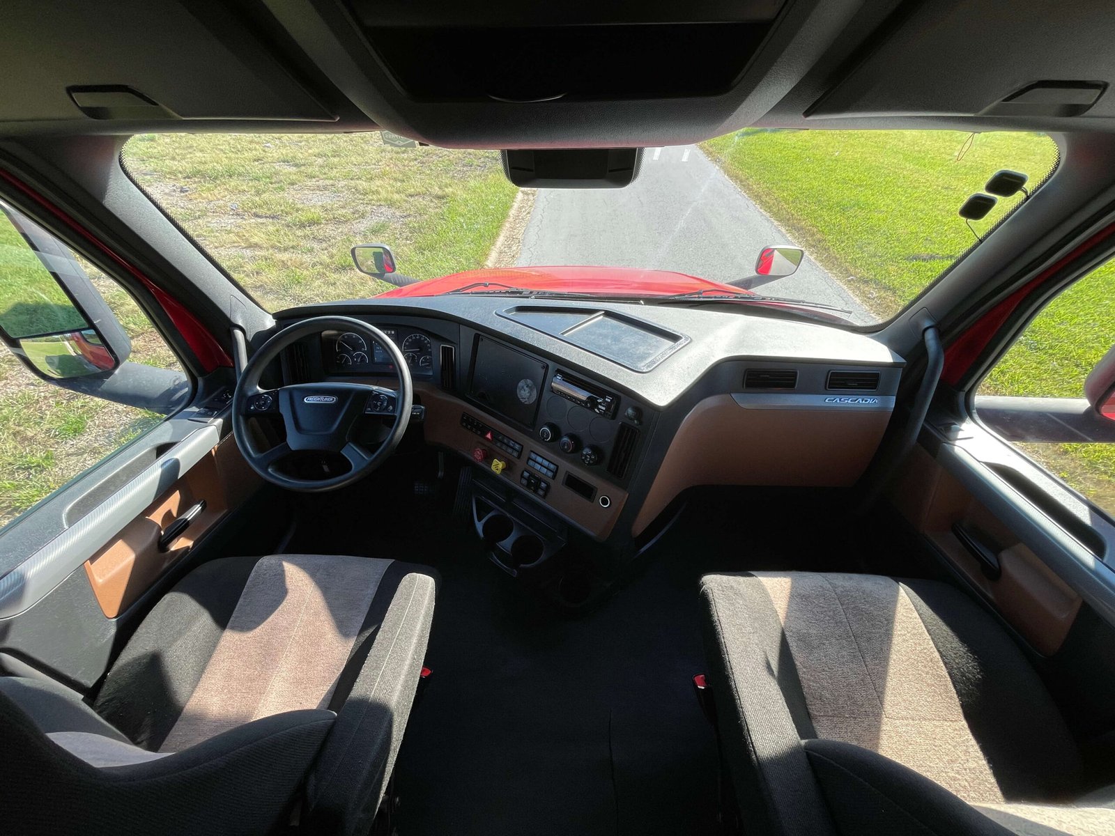 
								2021 Freightliner Cascadia 126 full									