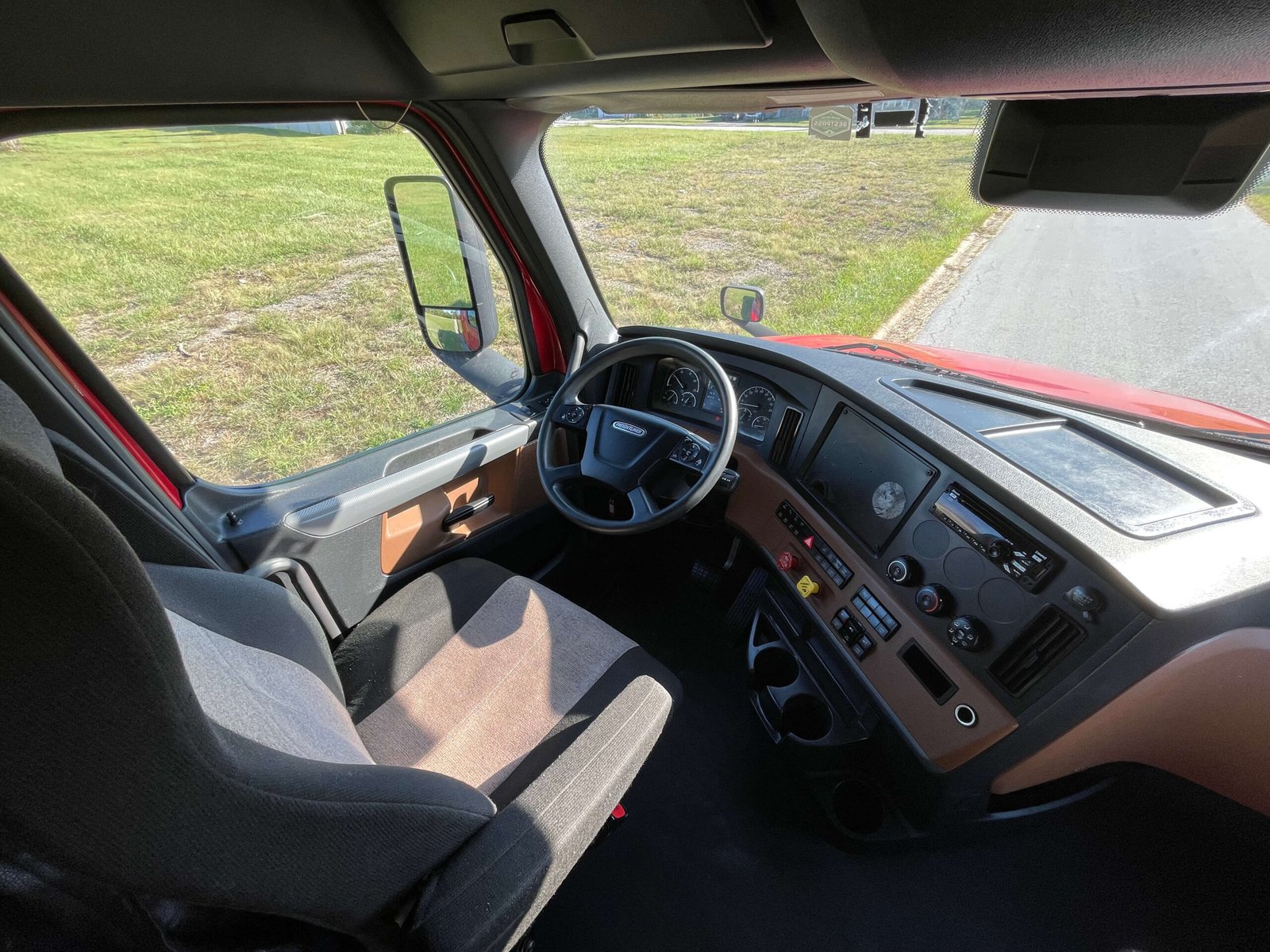 
								2021 Freightliner Cascadia 126 full									