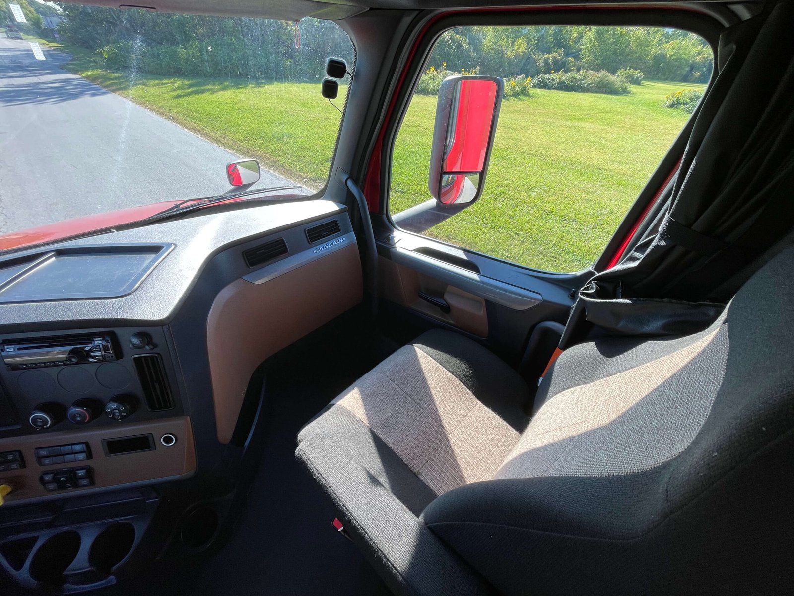 
								2021 Freightliner Cascadia 126 full									
