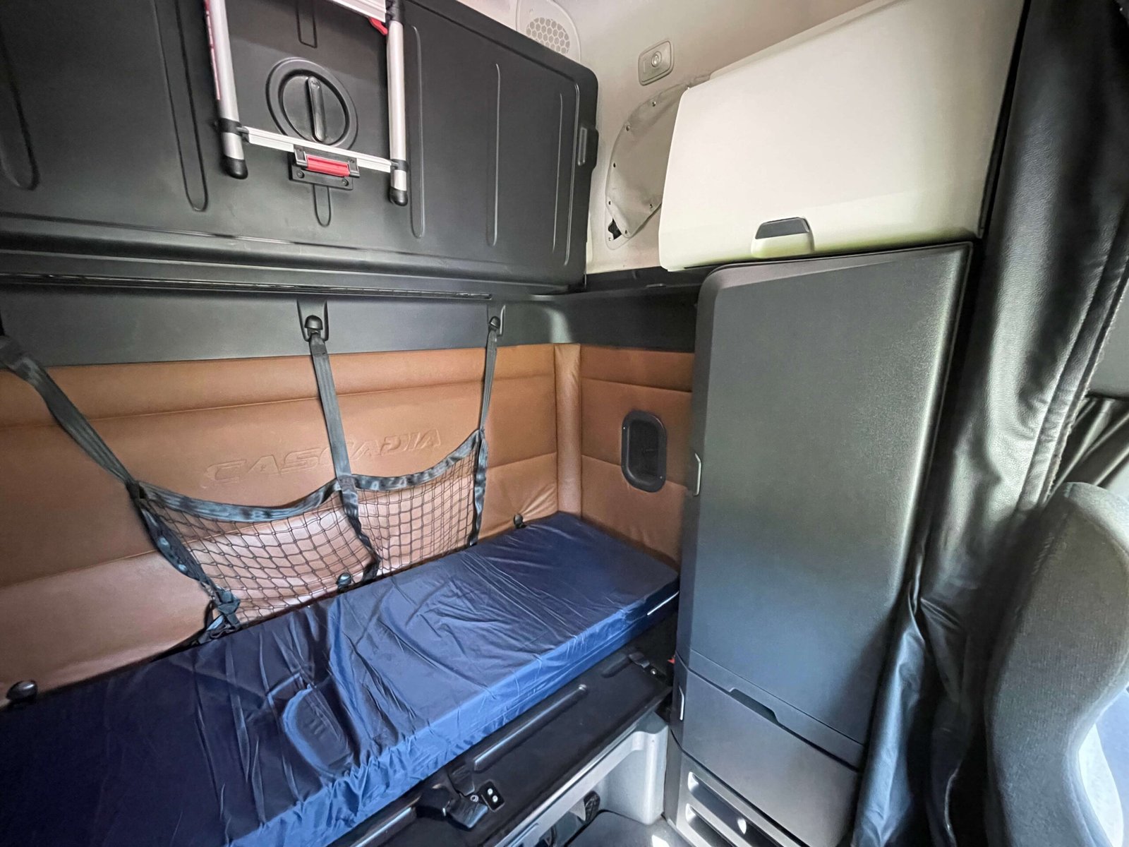 
								2021 Freightliner Cascadia 126 full									