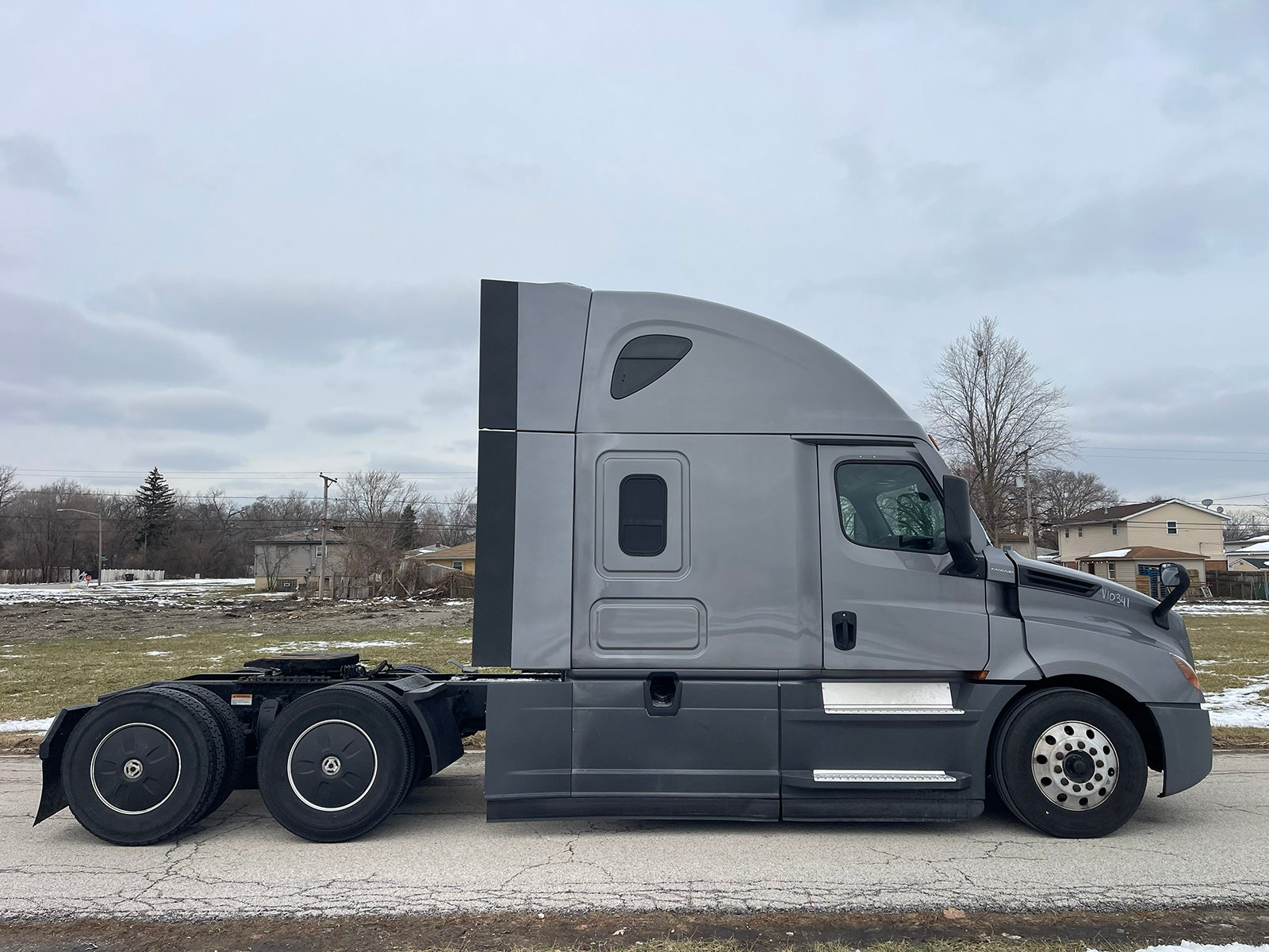 
								2021 Freightliner Cascadia full									