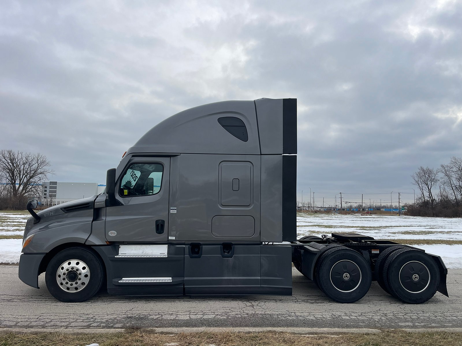 
								2021 Freightliner Cascadia full									
