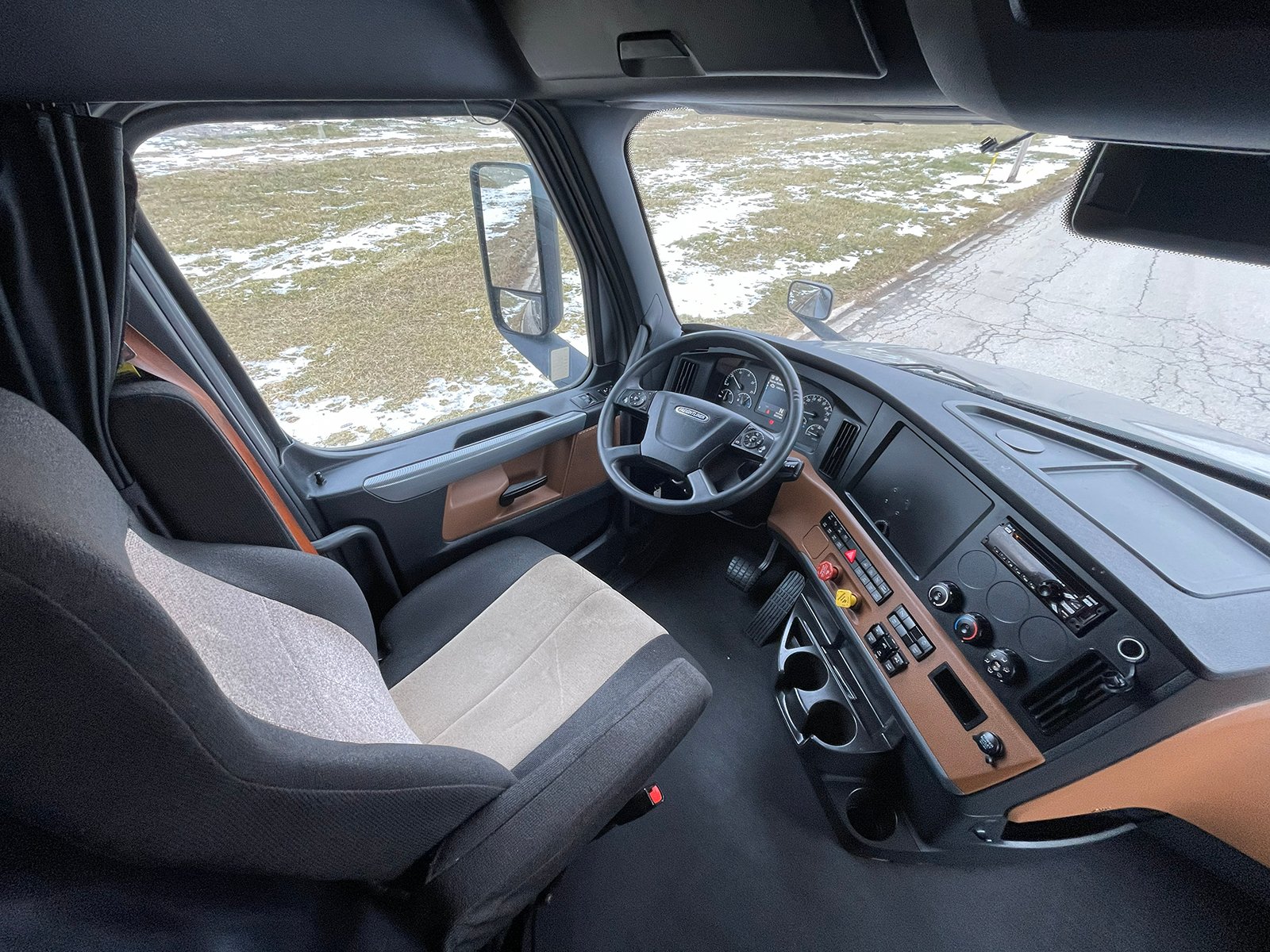 
								2021 Freightliner Cascadia full									