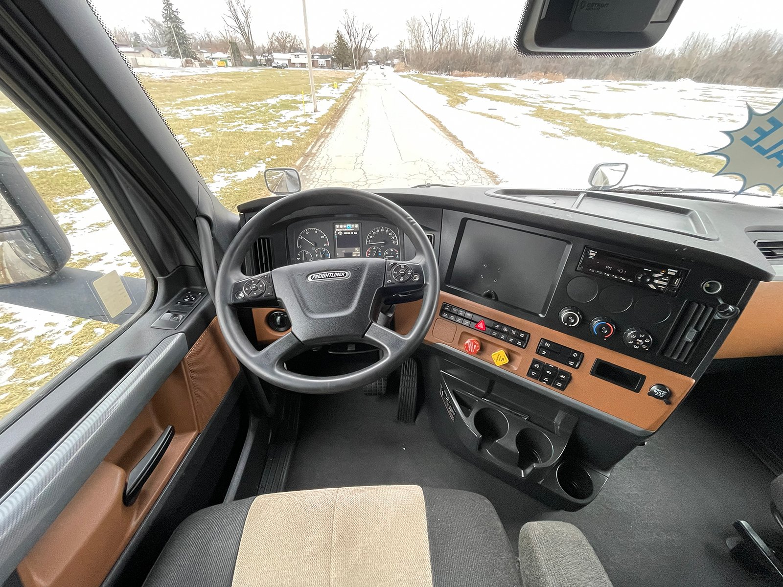 
								2021 Freightliner Cascadia full									