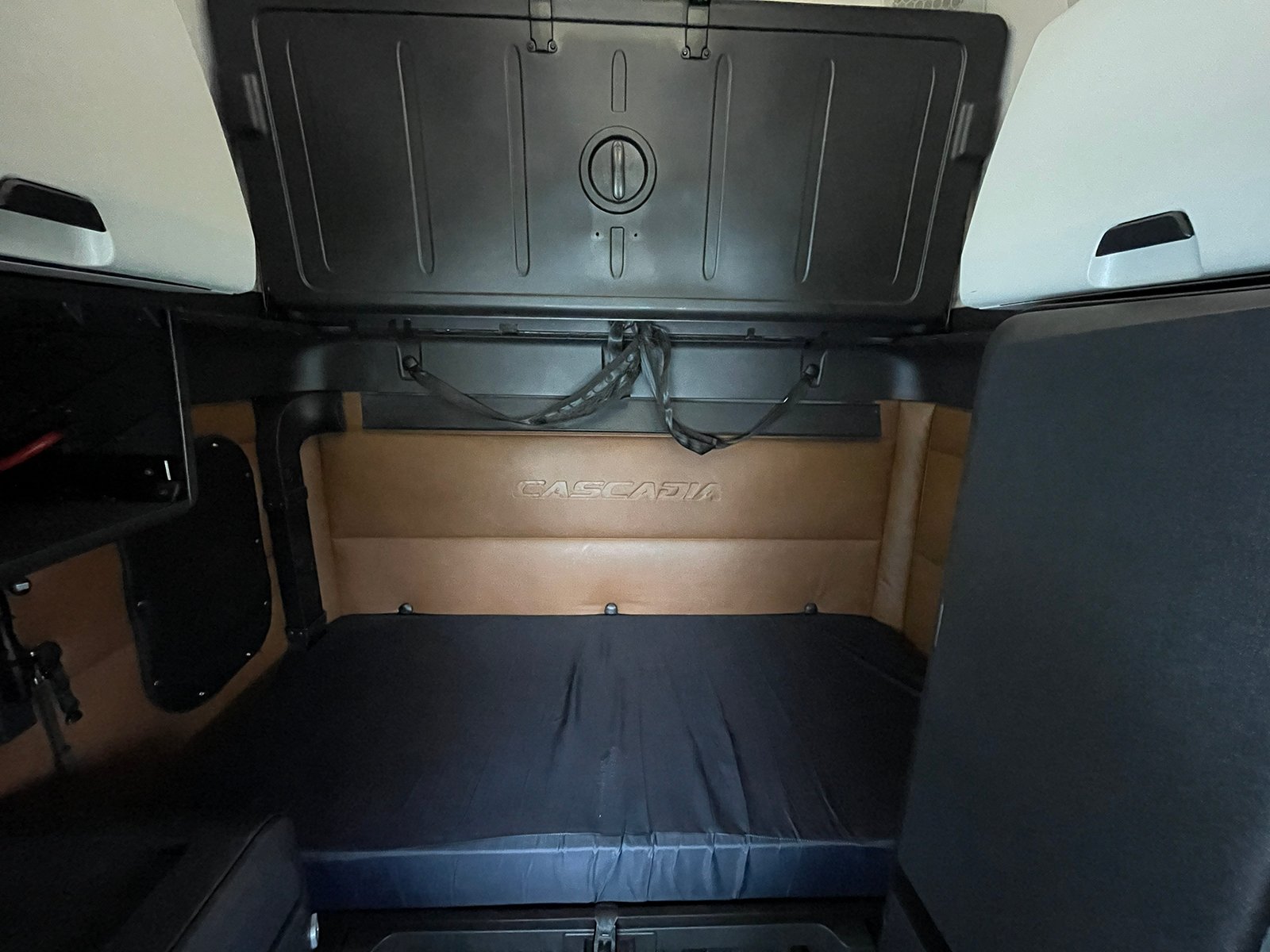 
								2021 Freightliner Cascadia full									