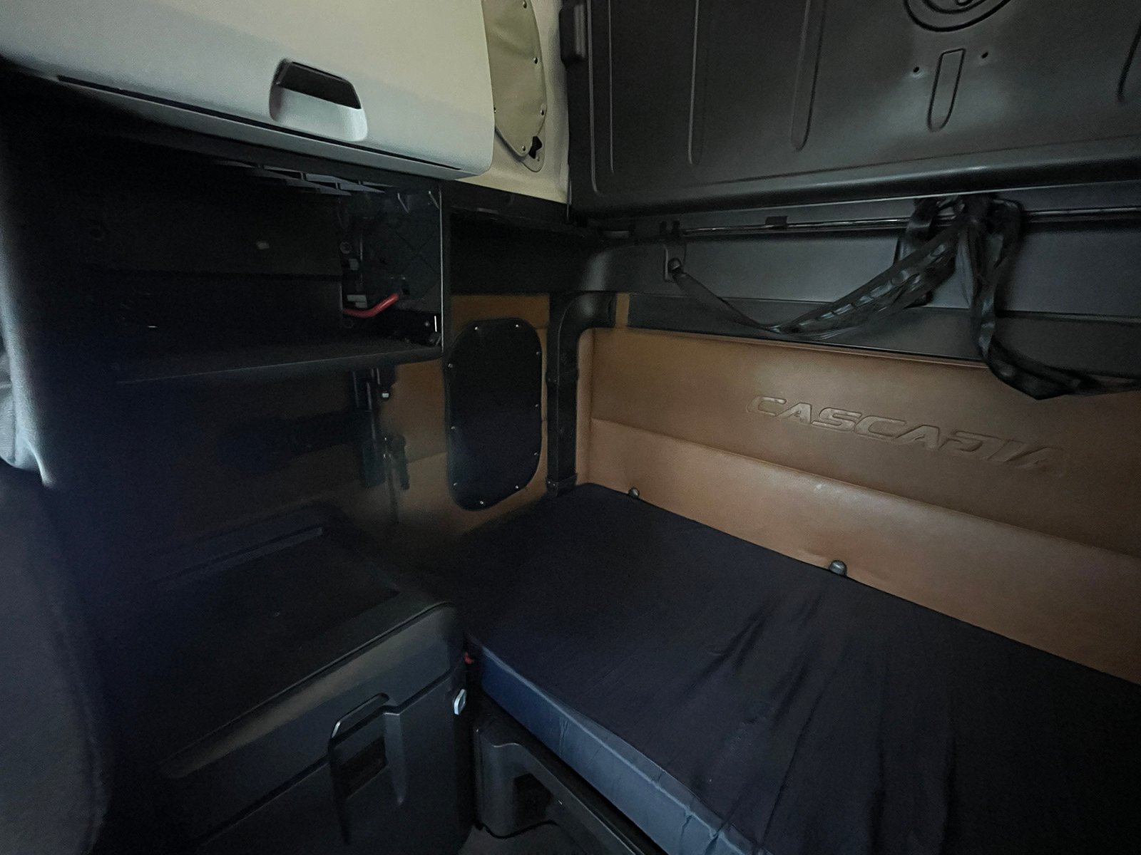 
								2021 Freightliner Cascadia full									