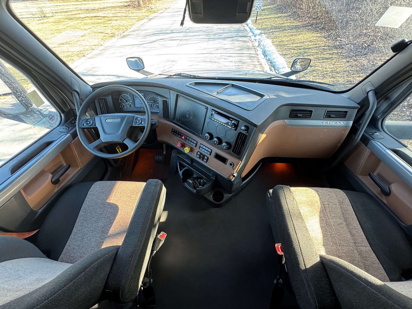 
								Freightliner Cascadia 2022 full									