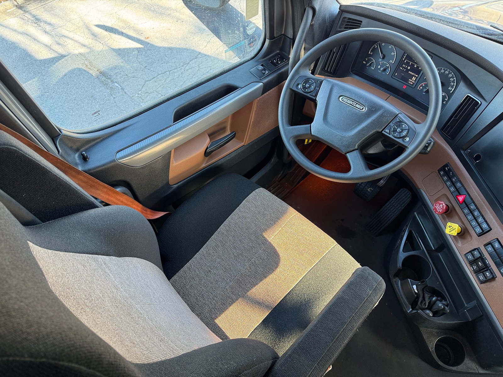 
								Freightliner Cascadia 2022 full									