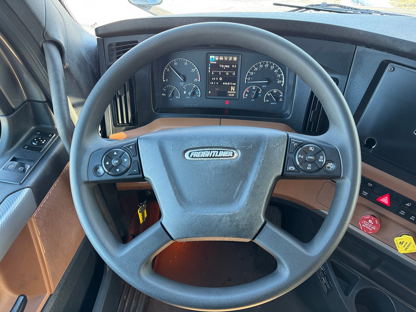 
								Freightliner Cascadia 2022 full									