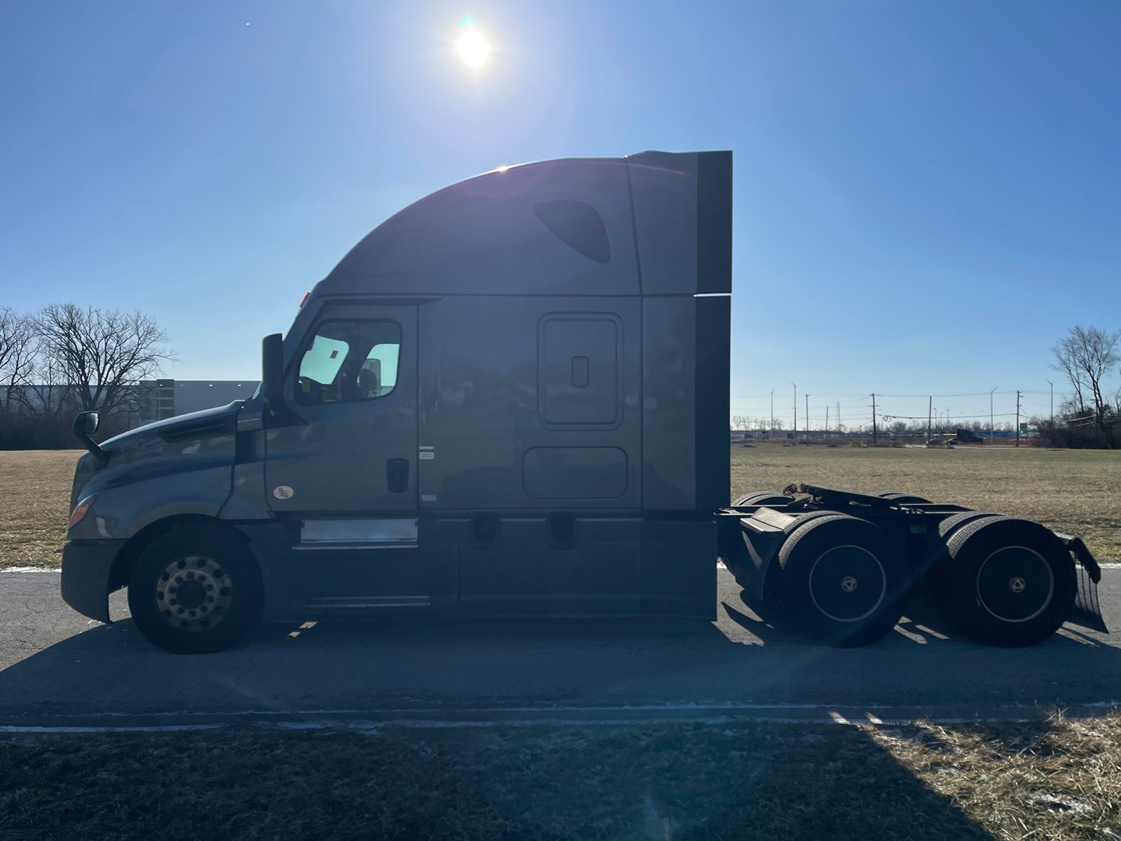 
								Freightliner Cascadia 2022 full									