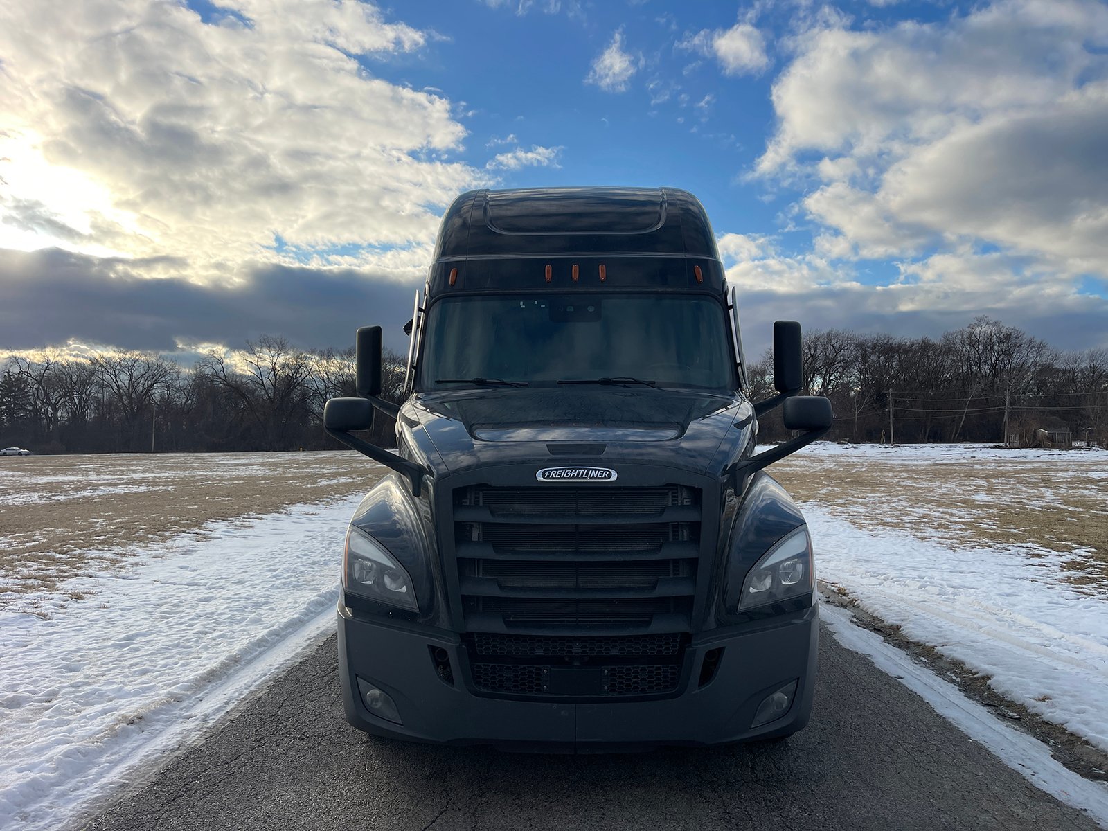 
								Freightliner Cascadia 2022 full									