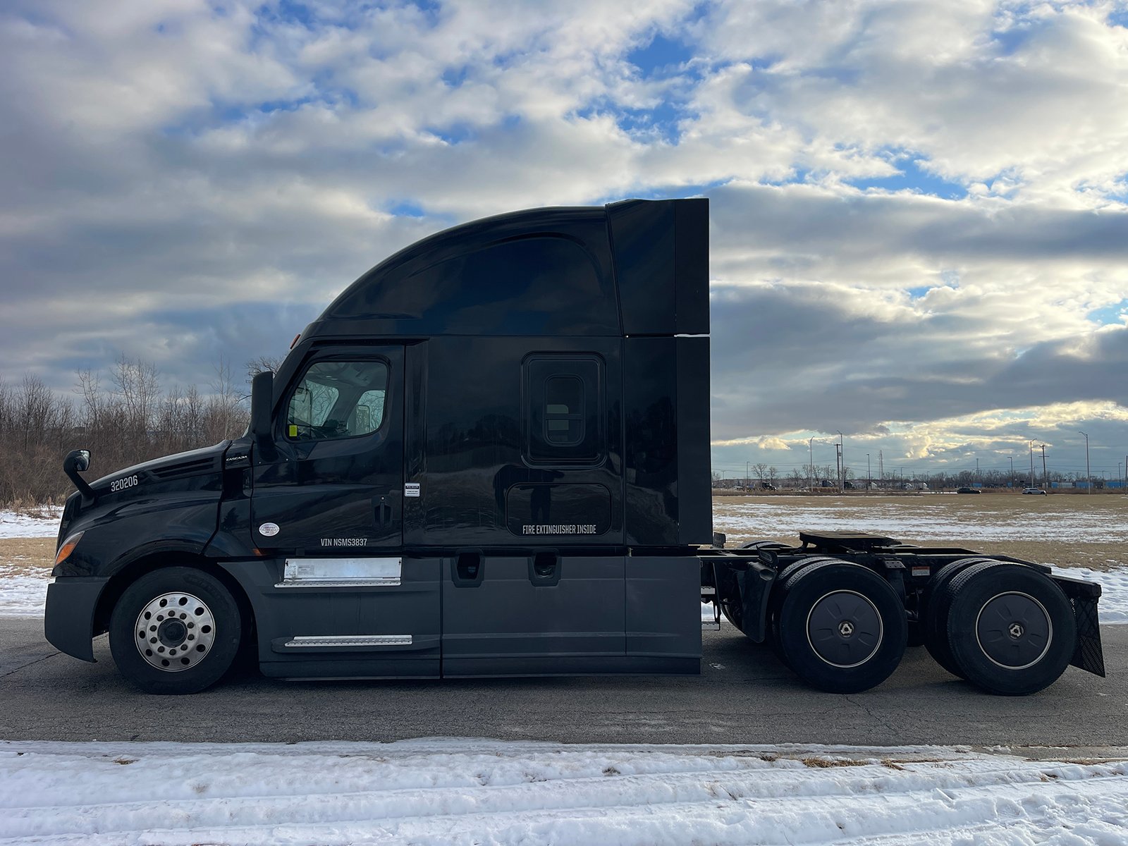 
								Freightliner Cascadia 2022 full									
