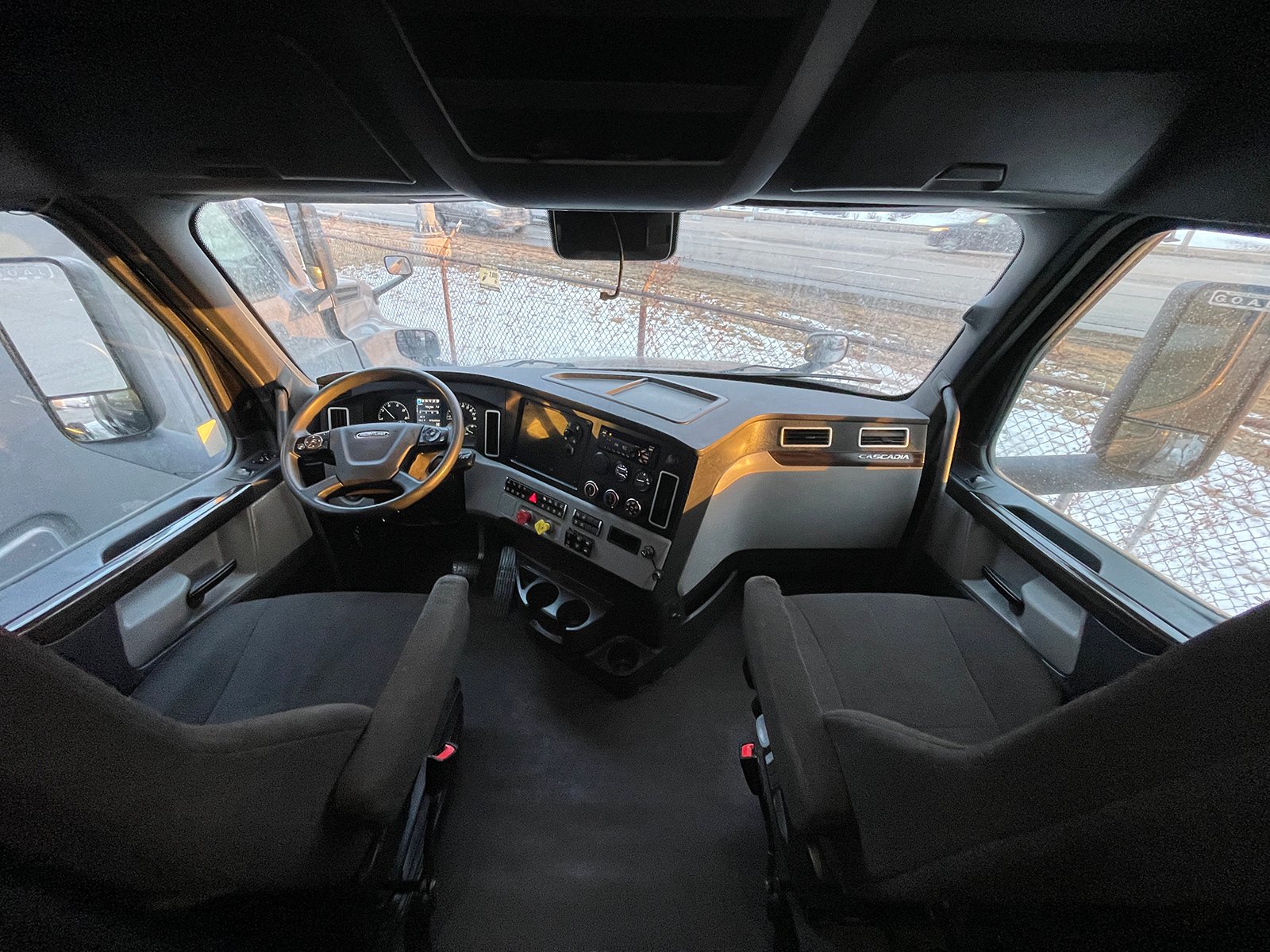 
								Freightliner Cascadia 2022 full									