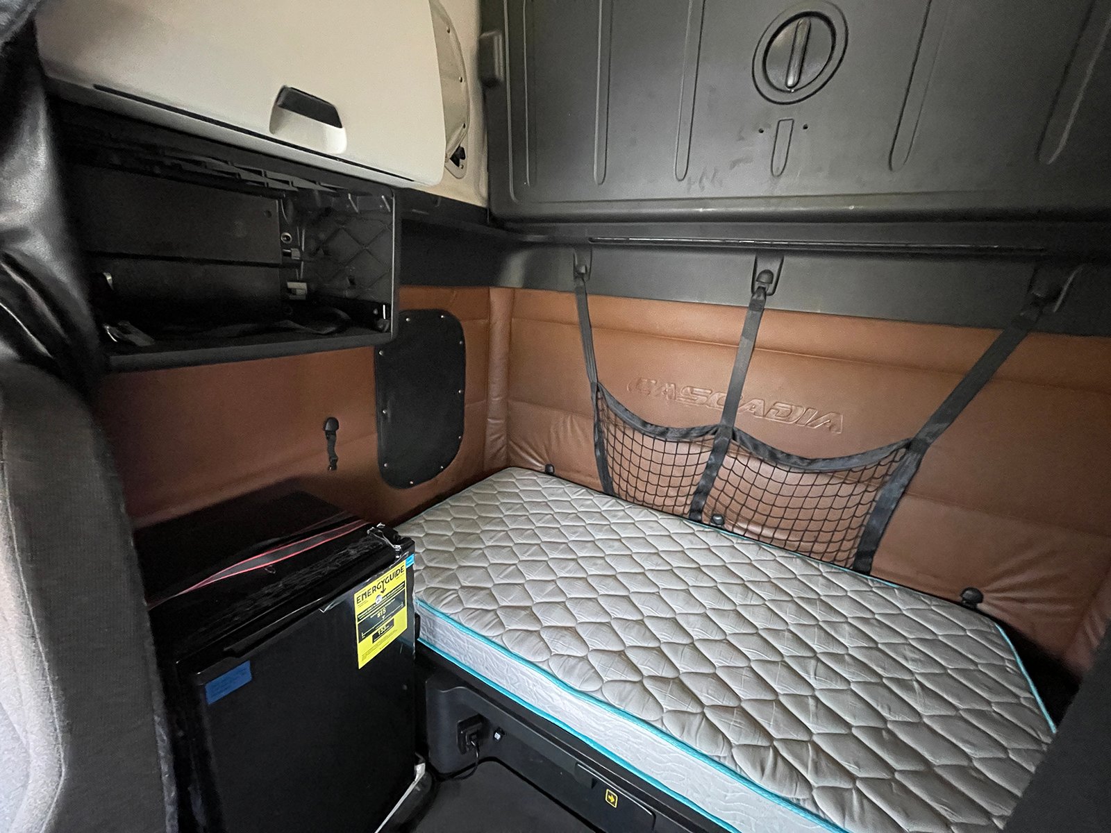 
								Freightliner Cascadia 2022 full									