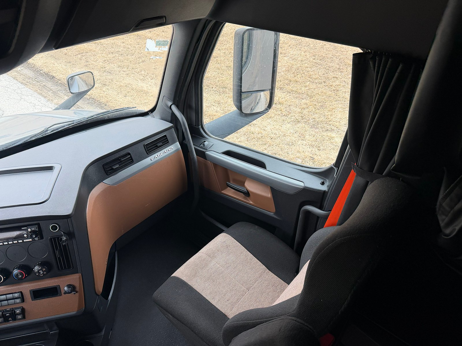 
								Freightliner Cascadia 2022 full									