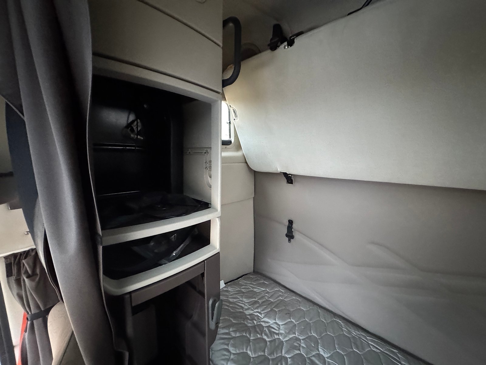 
								VOLVO VNL670 2018 full									