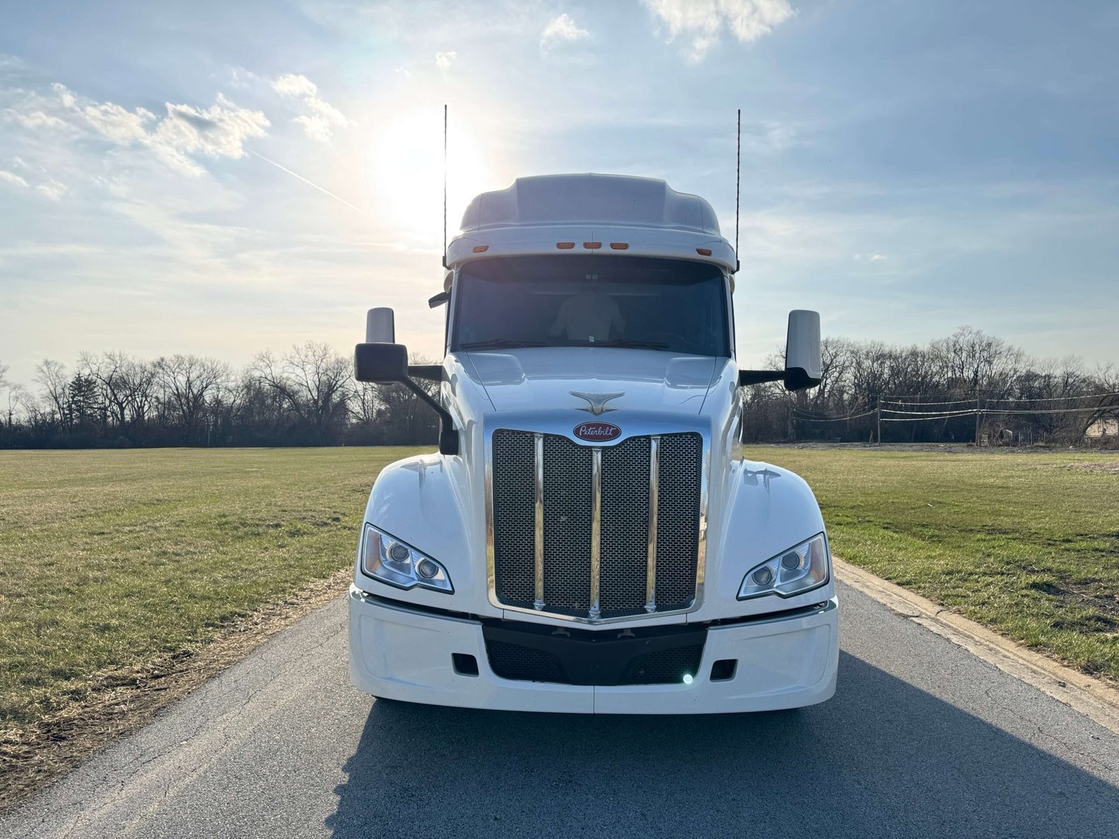 
								2022 Peterbilt 579 full									