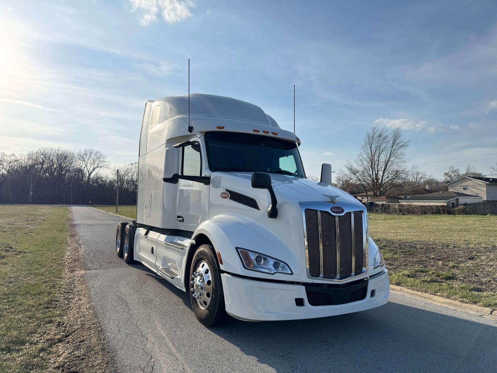 
								2022 Peterbilt 579 full									