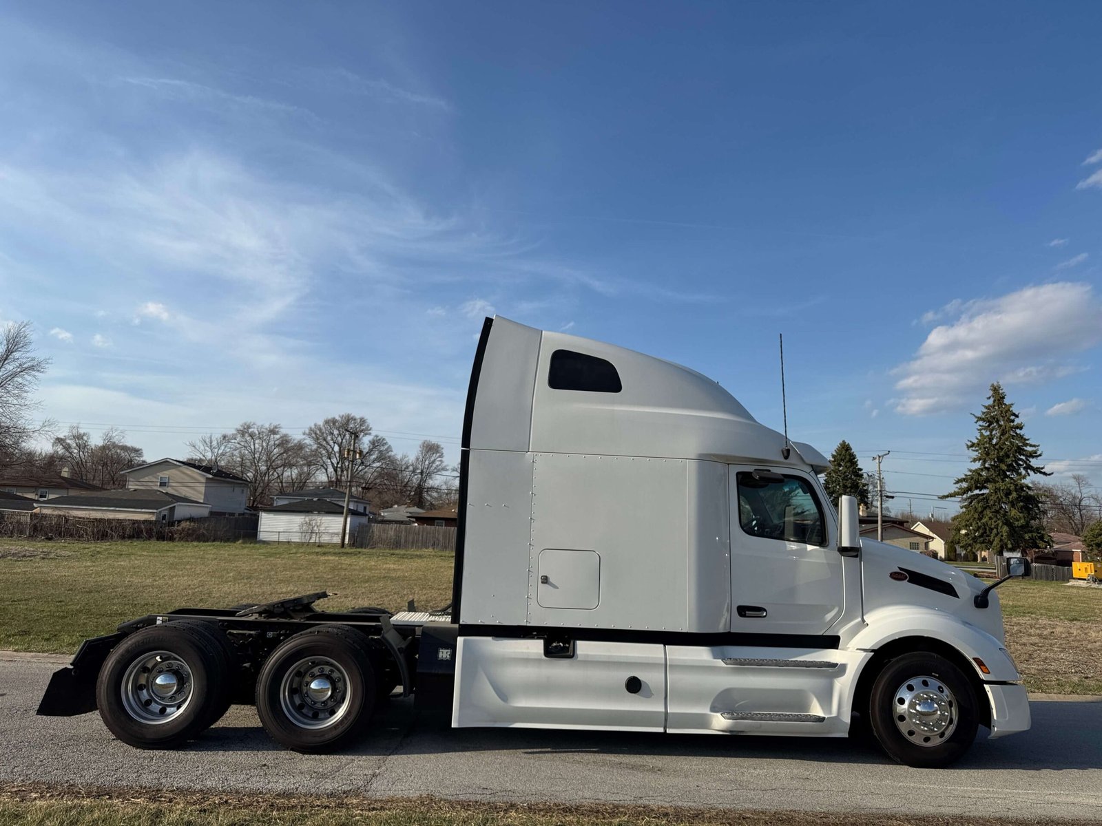 
								2022 Peterbilt 579 full									