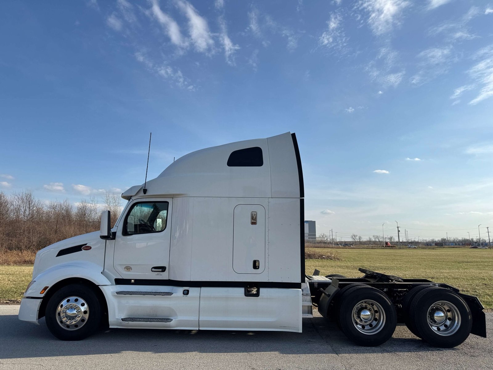 
								2022 Peterbilt 579 full									