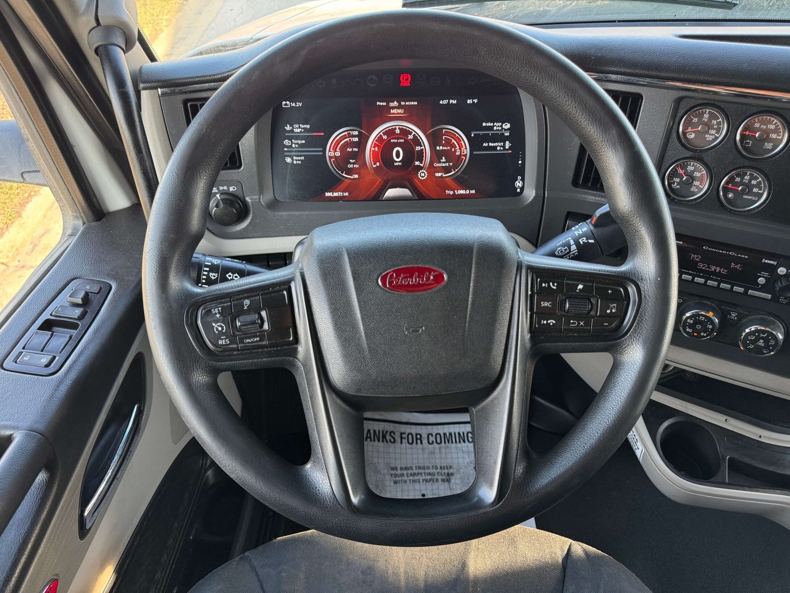 
								2022 Peterbilt 579 full									