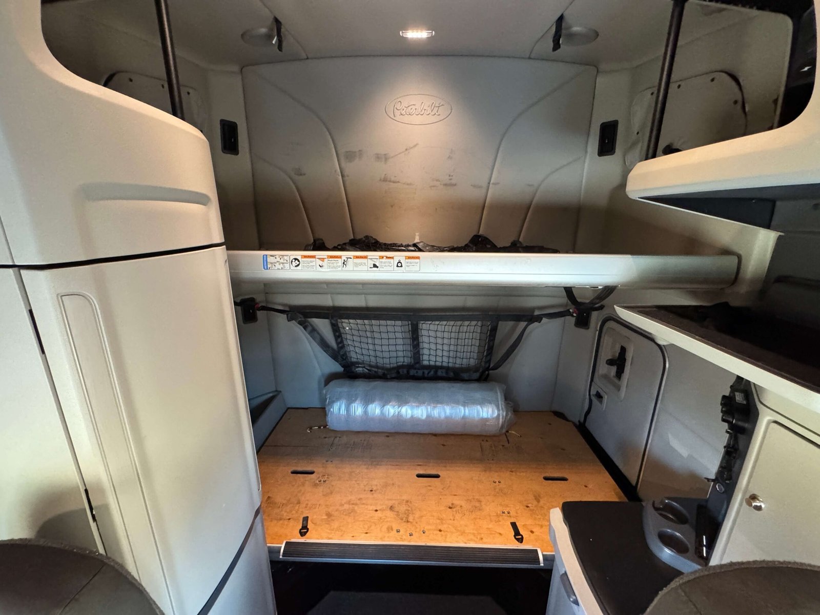 
								2022 Peterbilt 579 full									