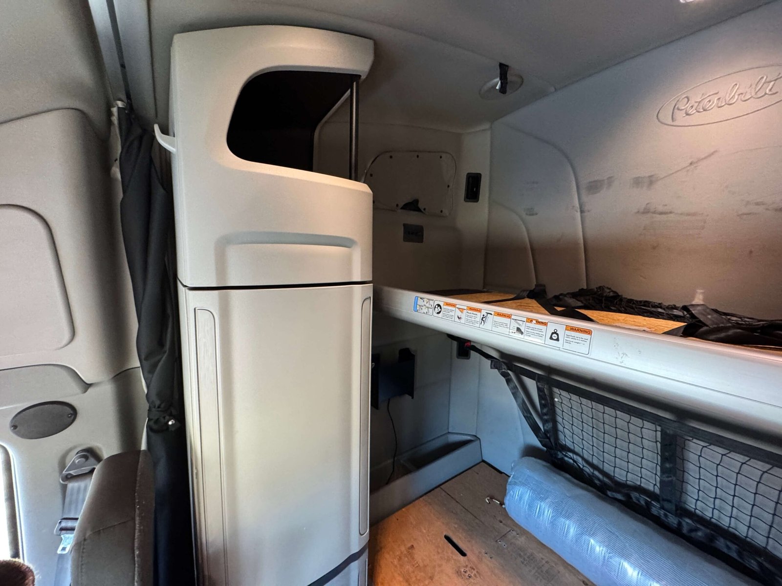 
								2022 Peterbilt 579 full									