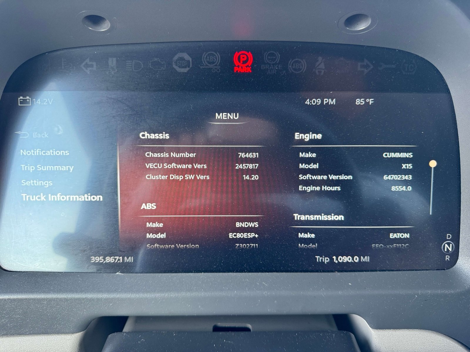 
								2022 Peterbilt 579 full									