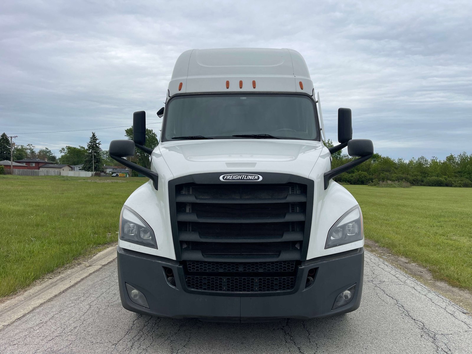 
								2022 Freightliner Cascadia full									