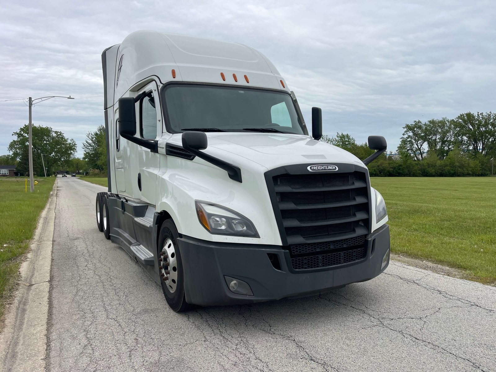 
								2022 Freightliner Cascadia full									