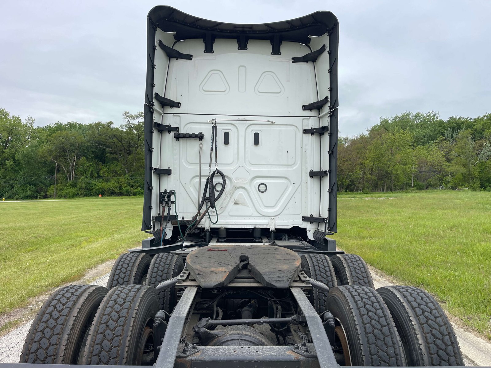 
								2022 Freightliner Cascadia full									