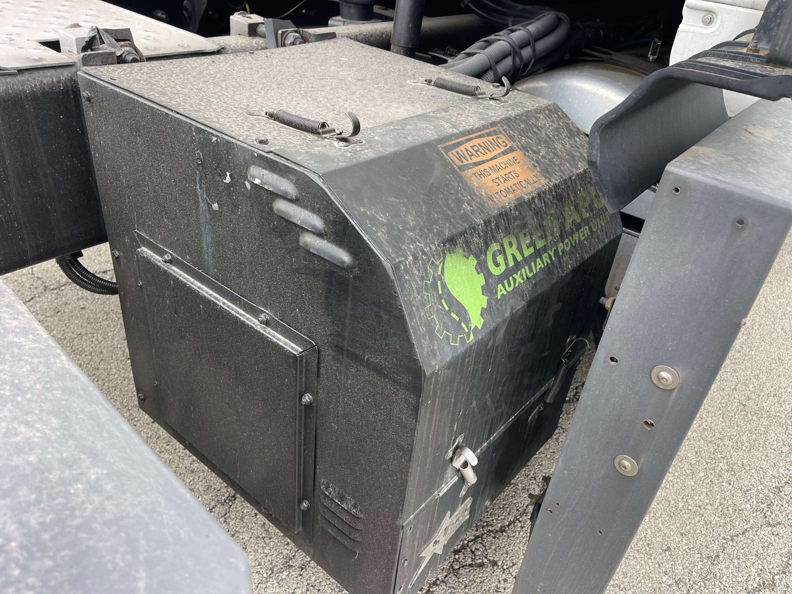 
								2022 Freightliner Cascadia full									