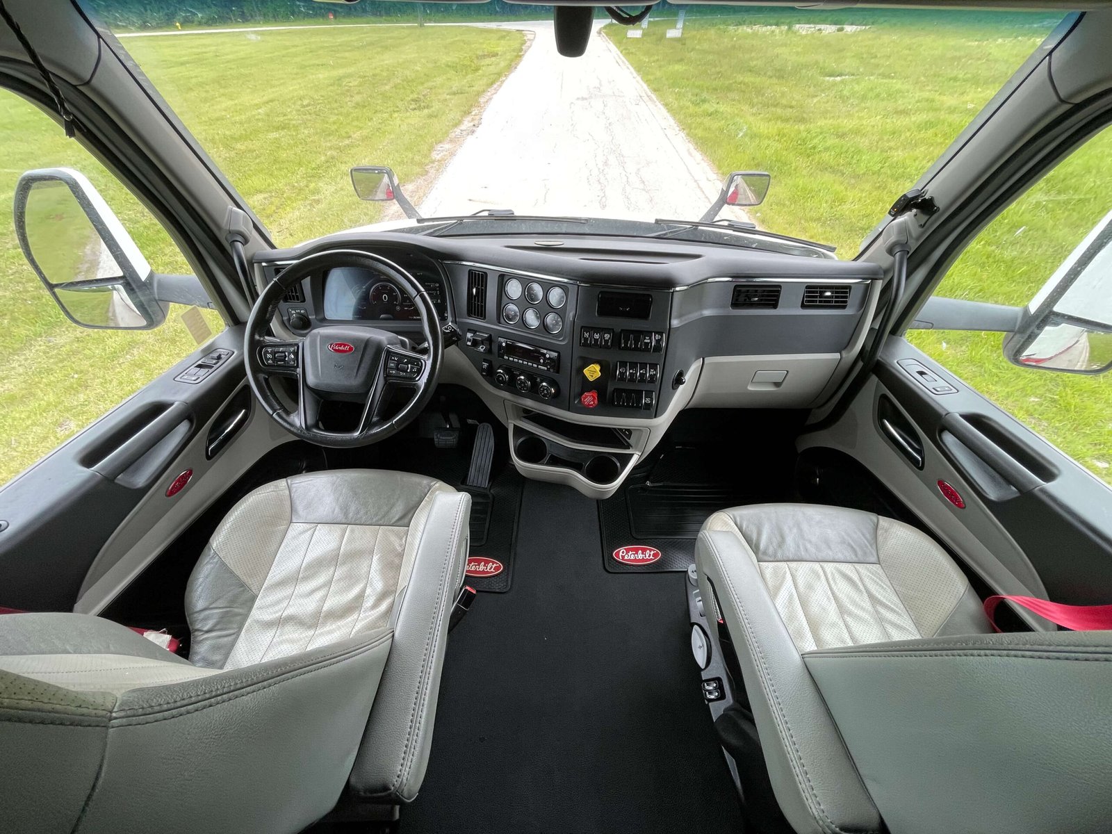 
								2024 Peterbilt 579 EPIQ full									