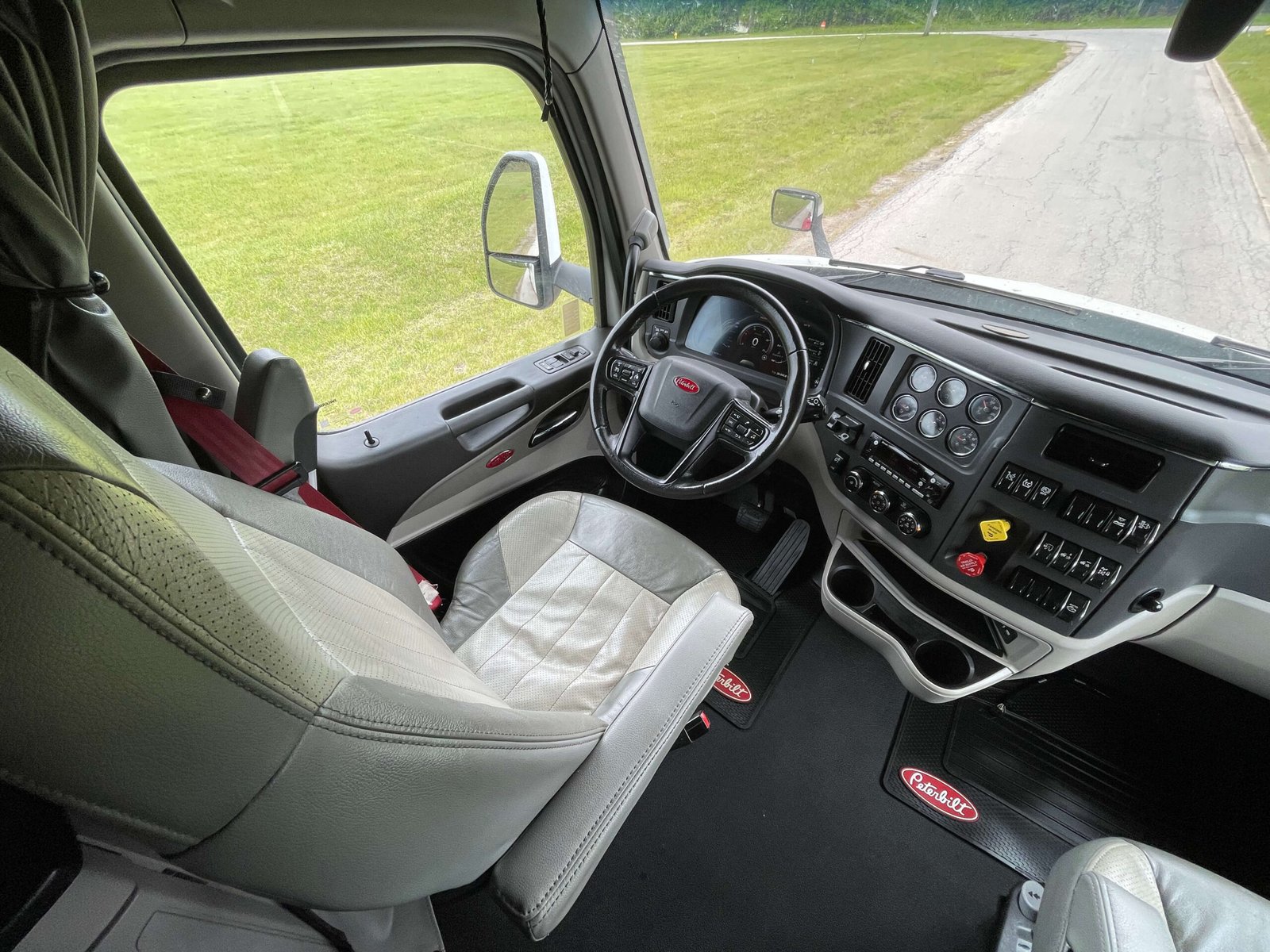 
								2024 Peterbilt 579 EPIQ full									